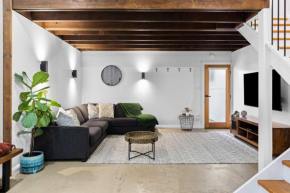 Urban Retreat 700m to Little Beach